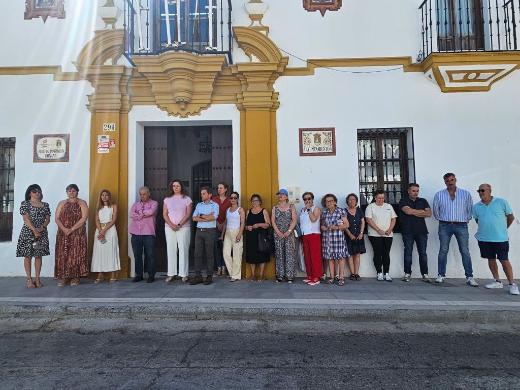 Aznalcázar guarda un minuto de silencio por los terremotos de Venezuela y se suma a las muestras de solidaridad con los damnificados