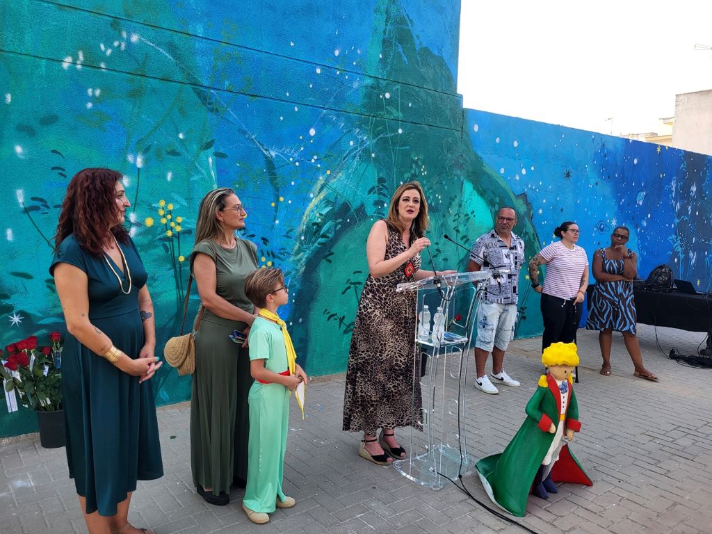 La Rinconada amplía su Museo Urbano con un mural de 80 metros inspirado en El Principito