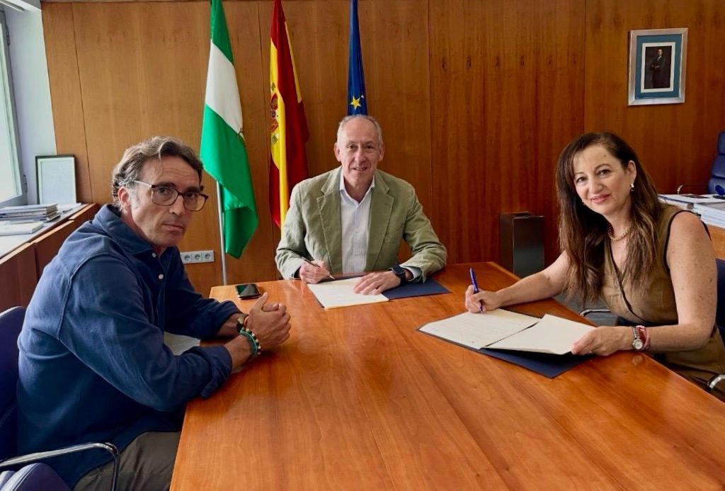 El Ayuntamiento de Tomares y CIRE firman un convenio para seguir reforzando su apoyo al tejido empresarial y comercial