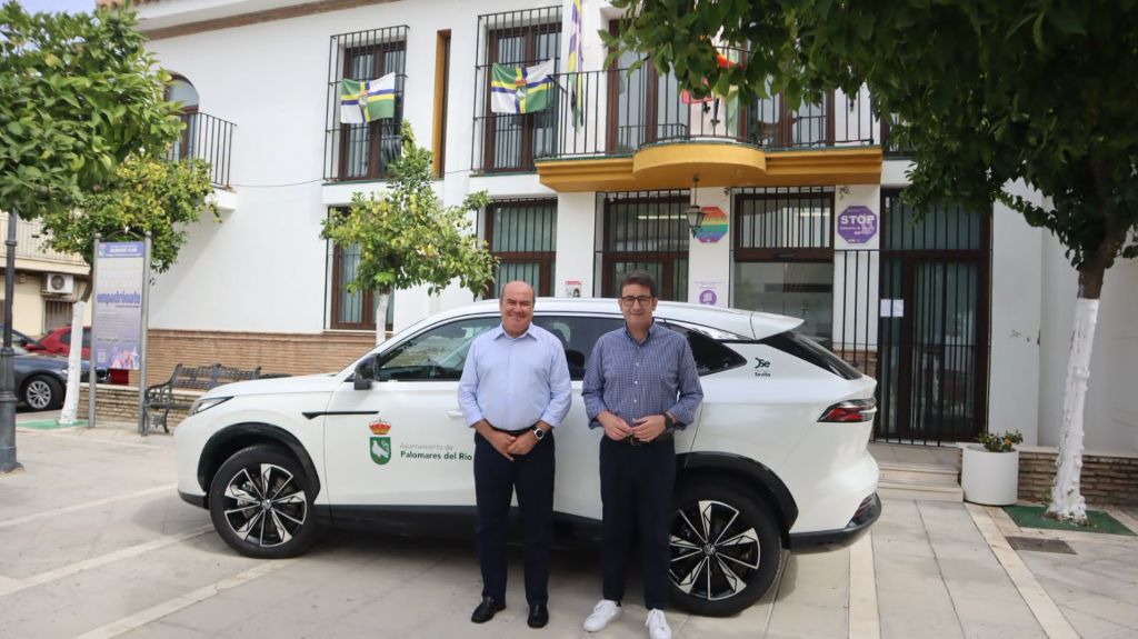 Palomares del Río incorpora un nuevo vehículo eléctrico para reforzar los servicios municipales
