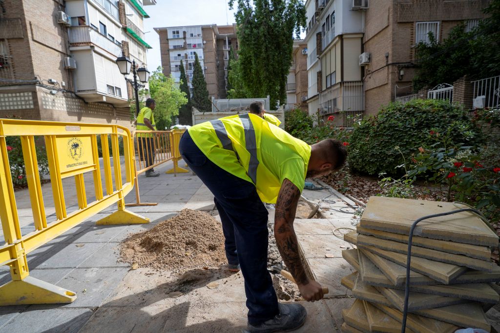 Mairena pone en marcha un nuevo servicio de acerados, uno de los ejes del plan Mairena Al Día