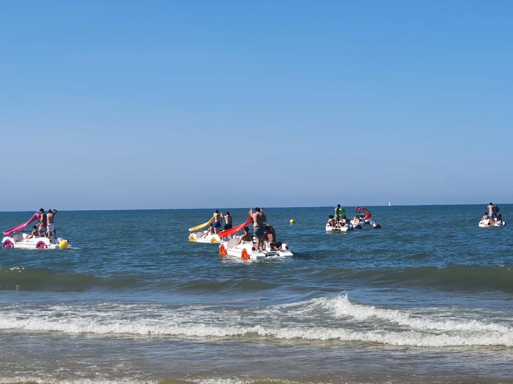 Guillena finaliza la 'Escapada Joven Playa 2026' con actividades en Matalascañas