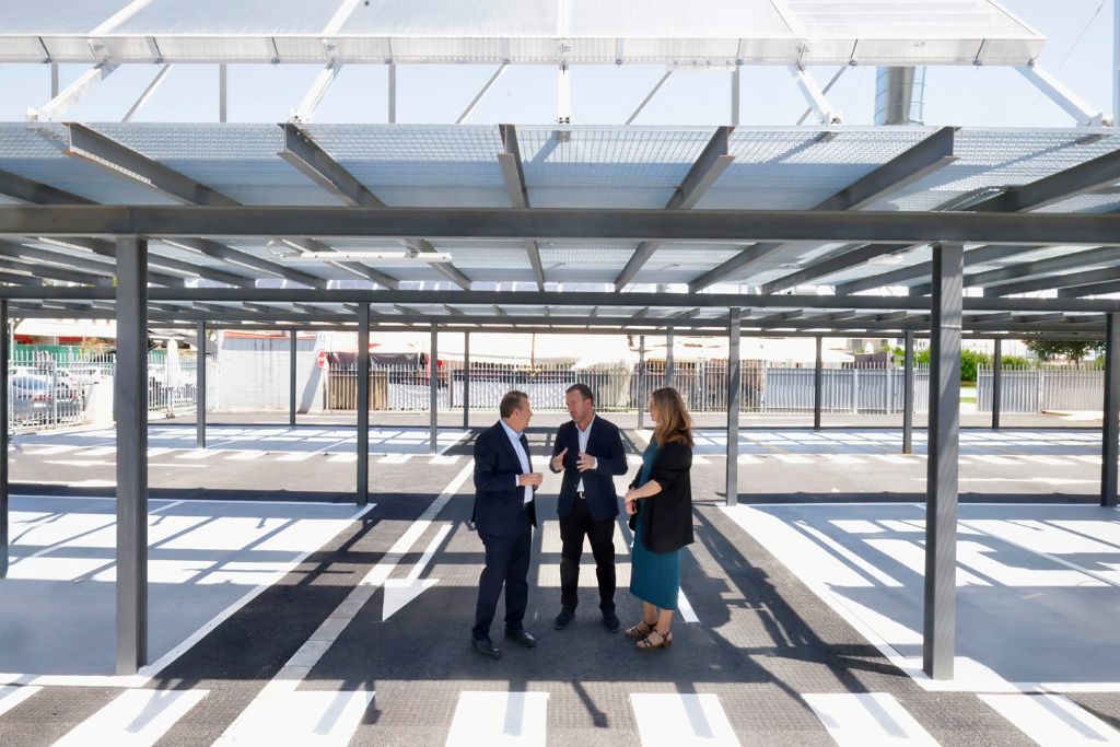 El Ayuntamiento de La Rinconada instala en la piscina cubierta un innovador sistema de energía solar por aire para calentar el agua