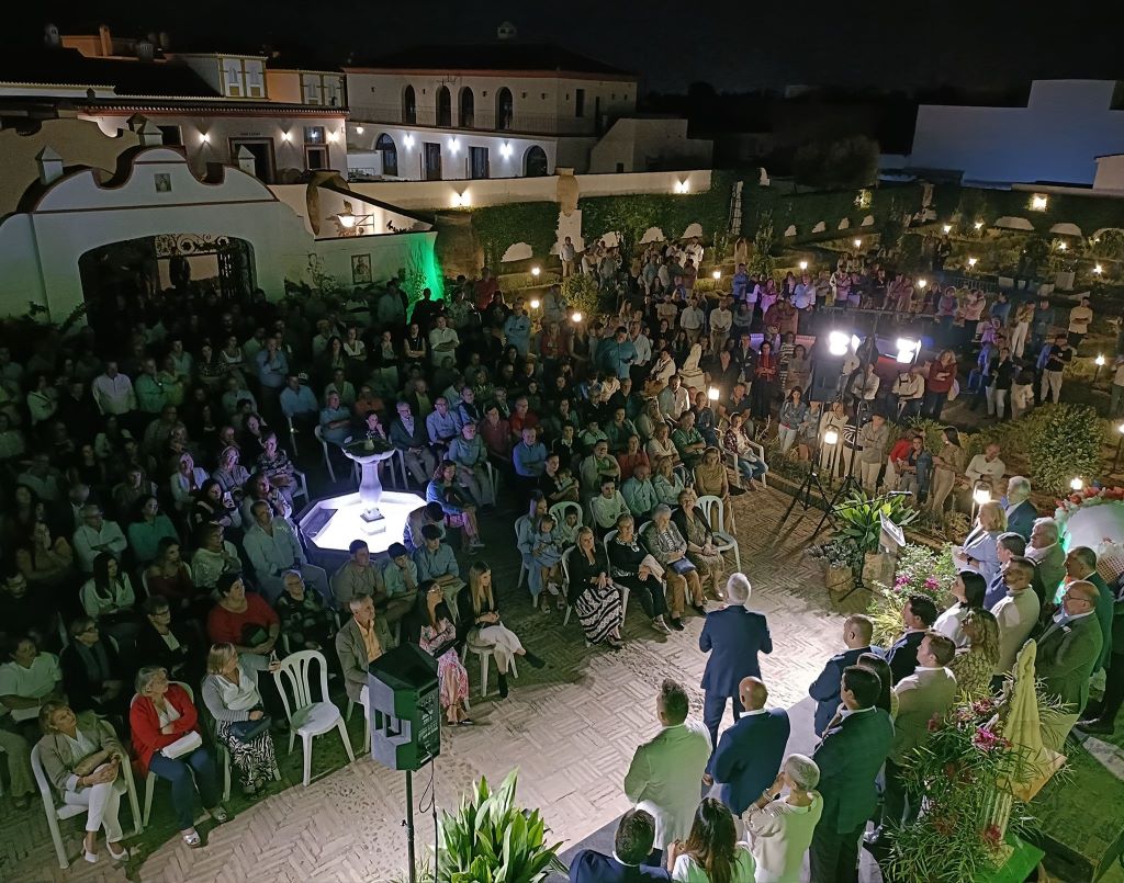 Más de 300 personas asisten a la presentación de José María Villadiego a Hermano Mayor del Rocío de Gines