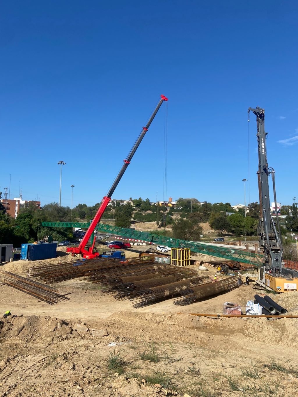 El puente de la A-8066 que une San Juan y Tomares se corta al tráfico por la obra del carril BUS-VAO 