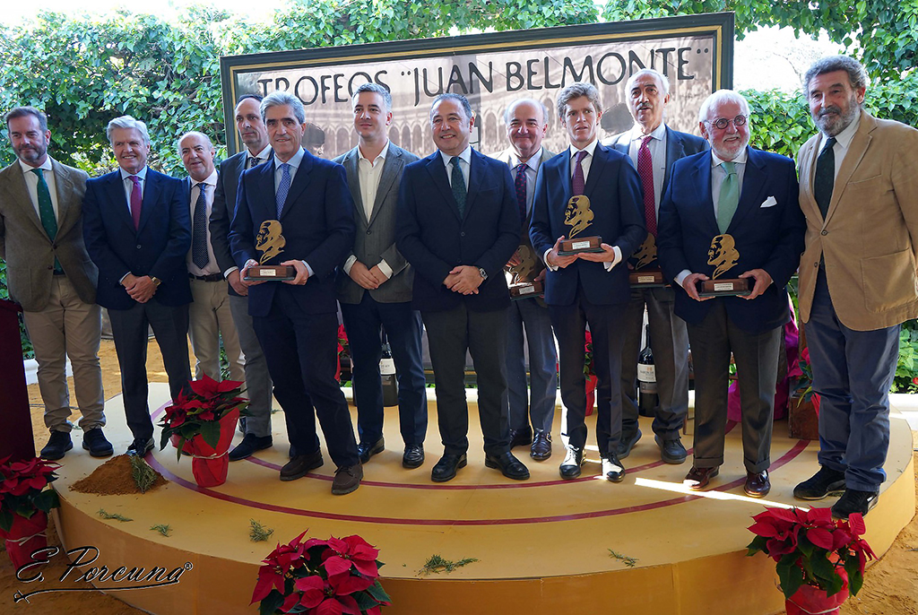 Emilio Muñoz, Borja Jiménez, Santiago Domecq y Portal Taurino, premiados por la Tertulia “Juan Belmonte”