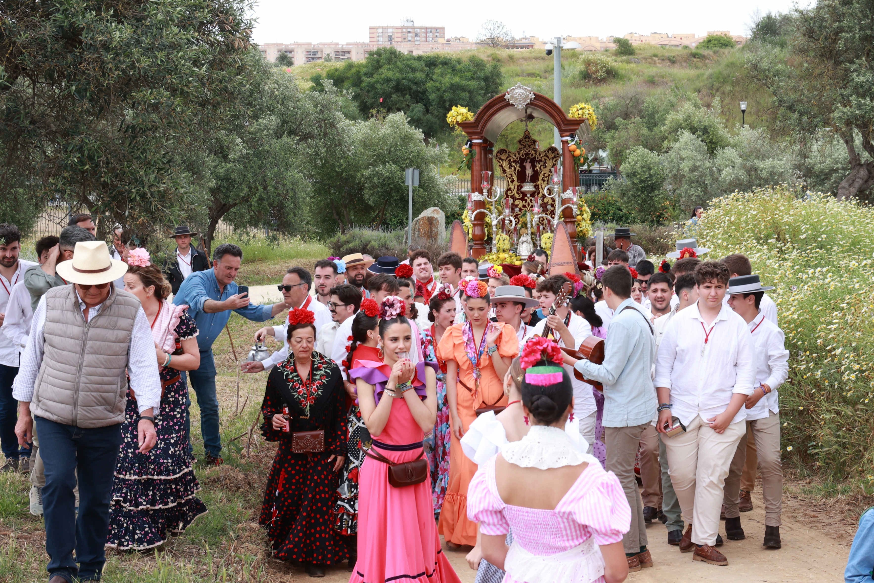 Tomares vive una gran Romería de San Sebastián en honor a su Patrón
