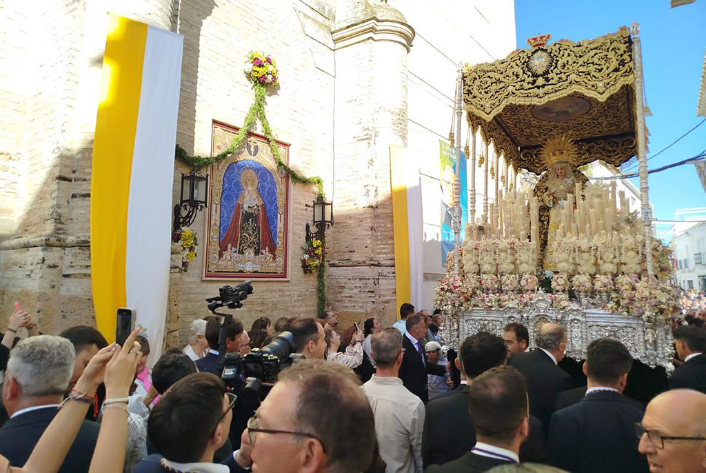 Arahal vive con fe y emoción el acontecimiento histórico de la Coronación Canónica de Nuestra Señora de los Dolores