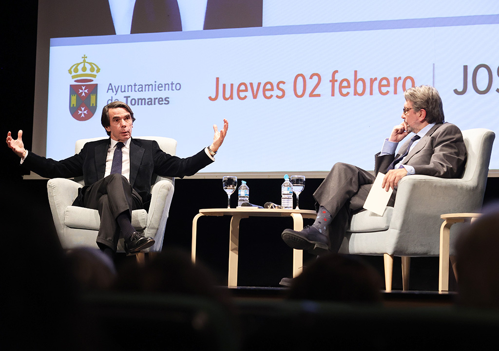 Aznar inaugura el undécimo “España a debate” de Tomares con un análisis sobre la situación política española