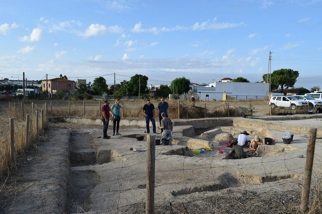 Culmina la campaña arqueológica en Valencina Nord con el descubrimiento de cabañas, talleres y una figura zoomorfa